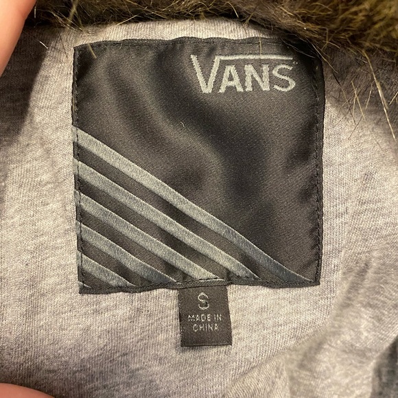 Vans gray jacket with fur lined hood - Picture 10 of 10